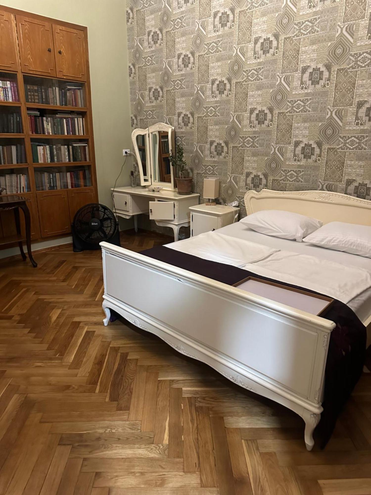 Apartament Cozy In The *